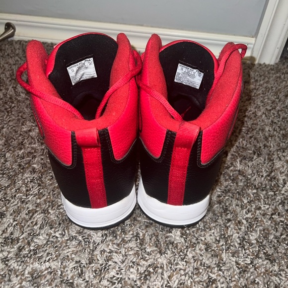 EUC M 10 Fila sneakers 👟 - Picture 5 of 11